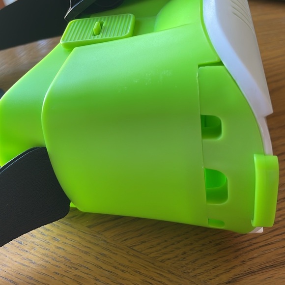 Discovery Kids Virtual Reality Headset - Picture 2 of 6